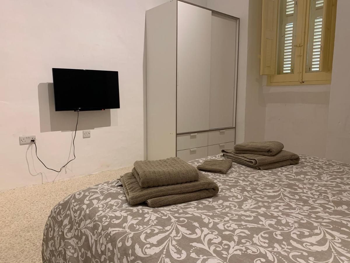 4 Bedroom Apartment In Sliema Near The Sea Екстериор снимка
