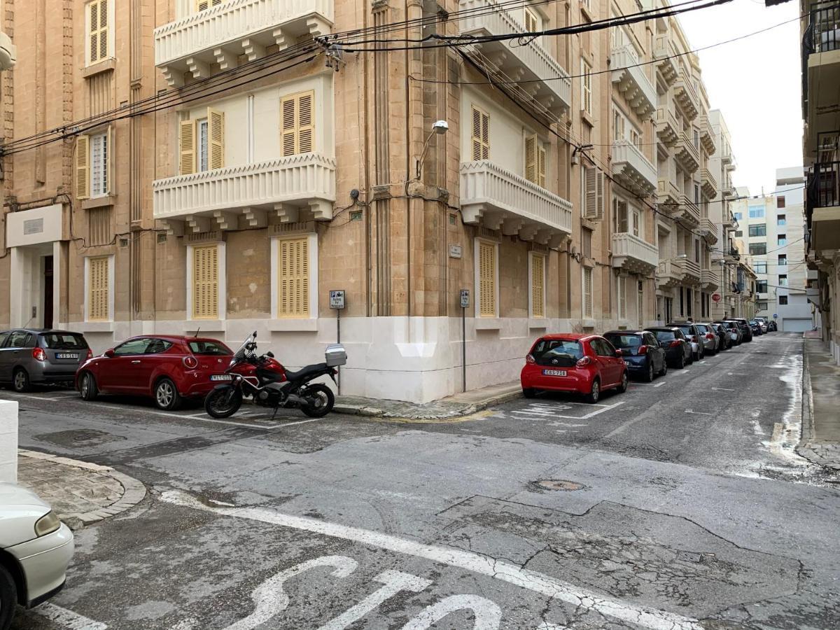 4 Bedroom Apartment In Sliema Near The Sea Екстериор снимка